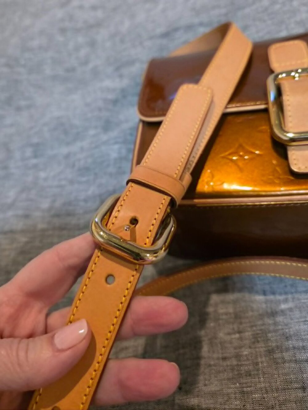 Louis Vuitton Christie Cross body purse - Picture 14 of 14